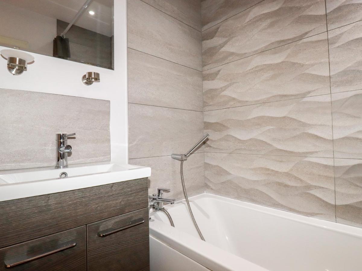 6 Ocean Heights Vila New Quay Exterior foto